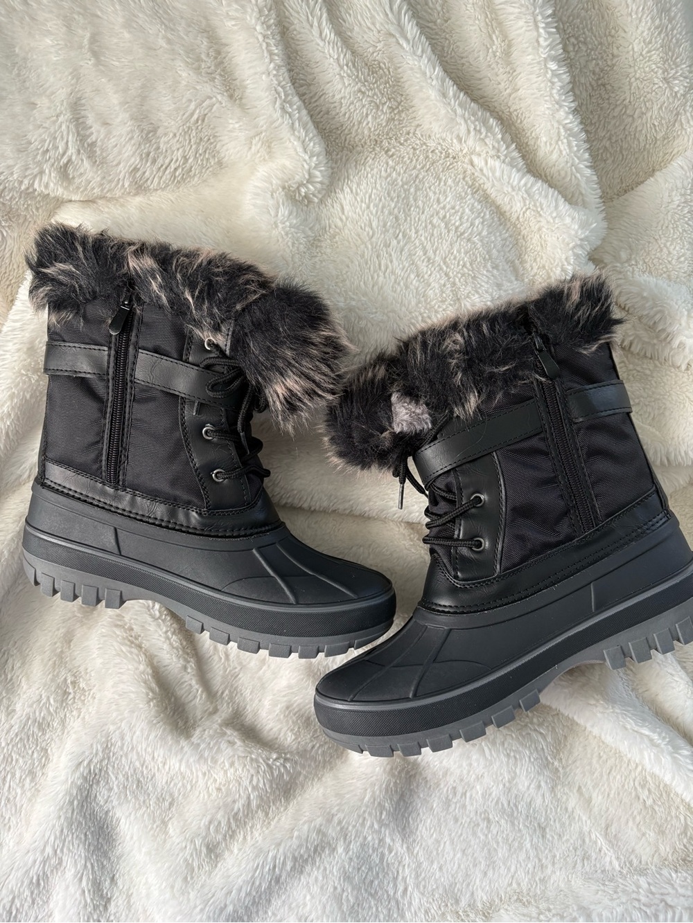NWOT Black Faux Fur Trim Winter Snow Boots Waterproof Lug Sole Lace-Up, Sz: 6